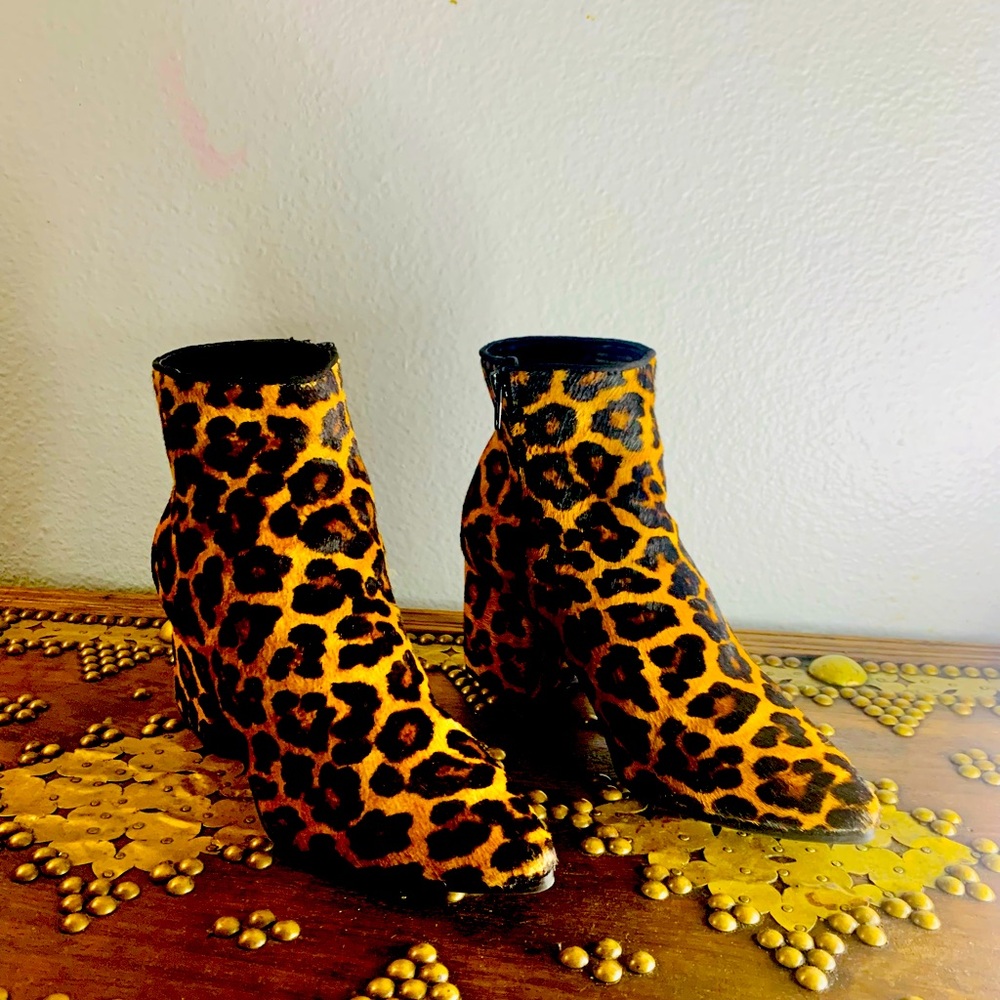 Aldo’s Women’s Leopard Print Ankle Boots. Size 7.5